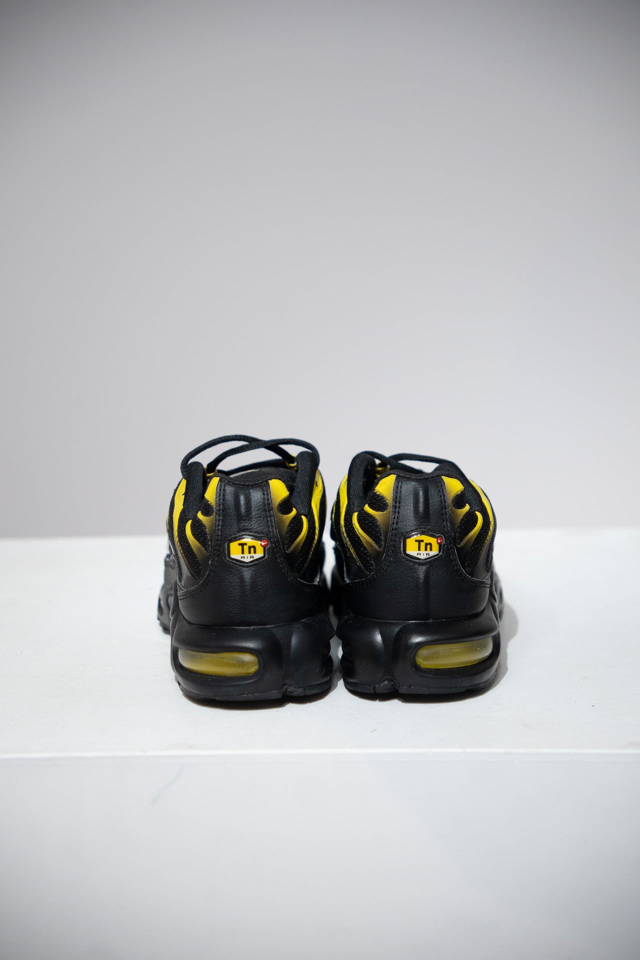Air Max Plus (TN) Black White Vivid Sulfur (Taille 42)