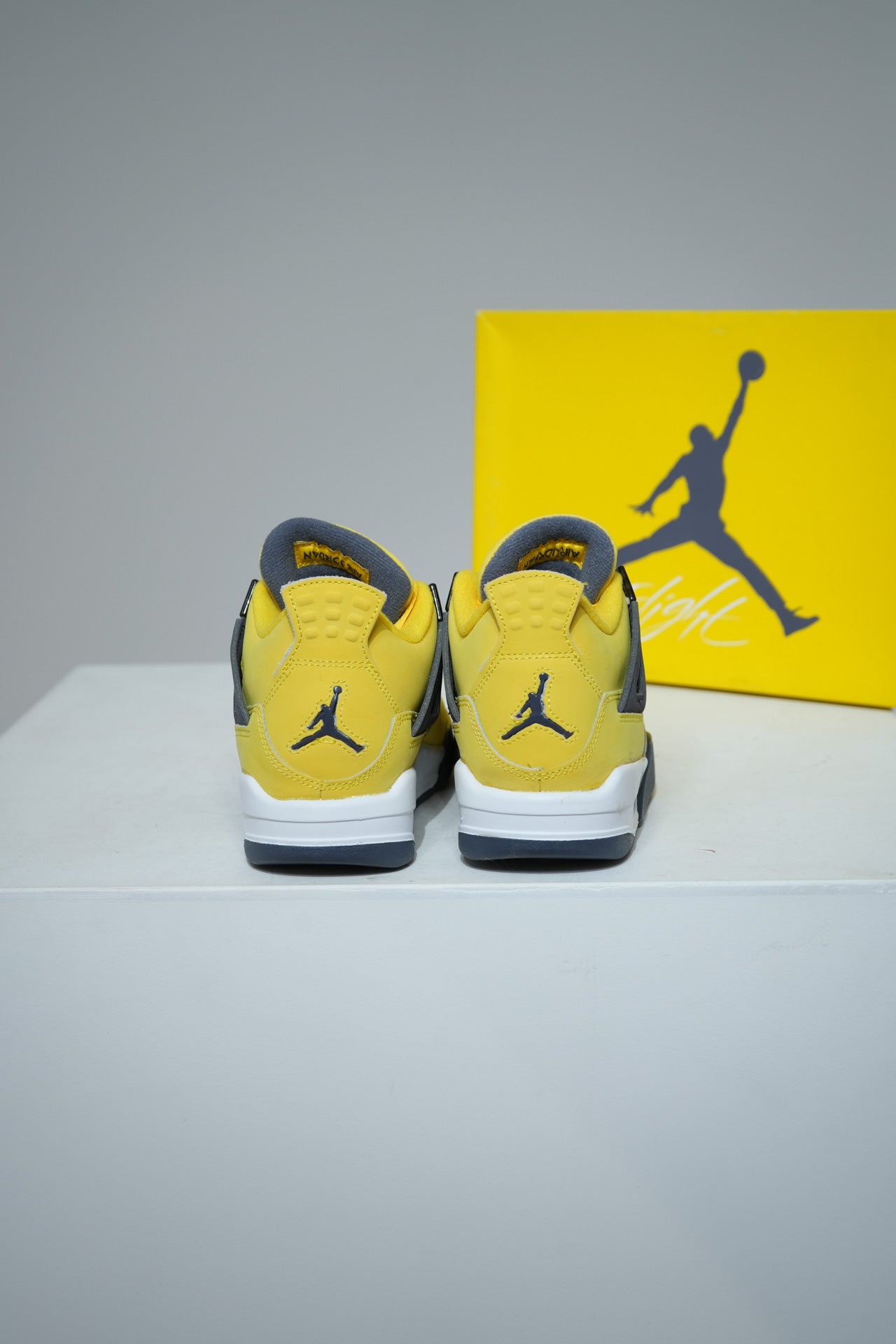 Jordan 4 Lightning GS (Taille 36)