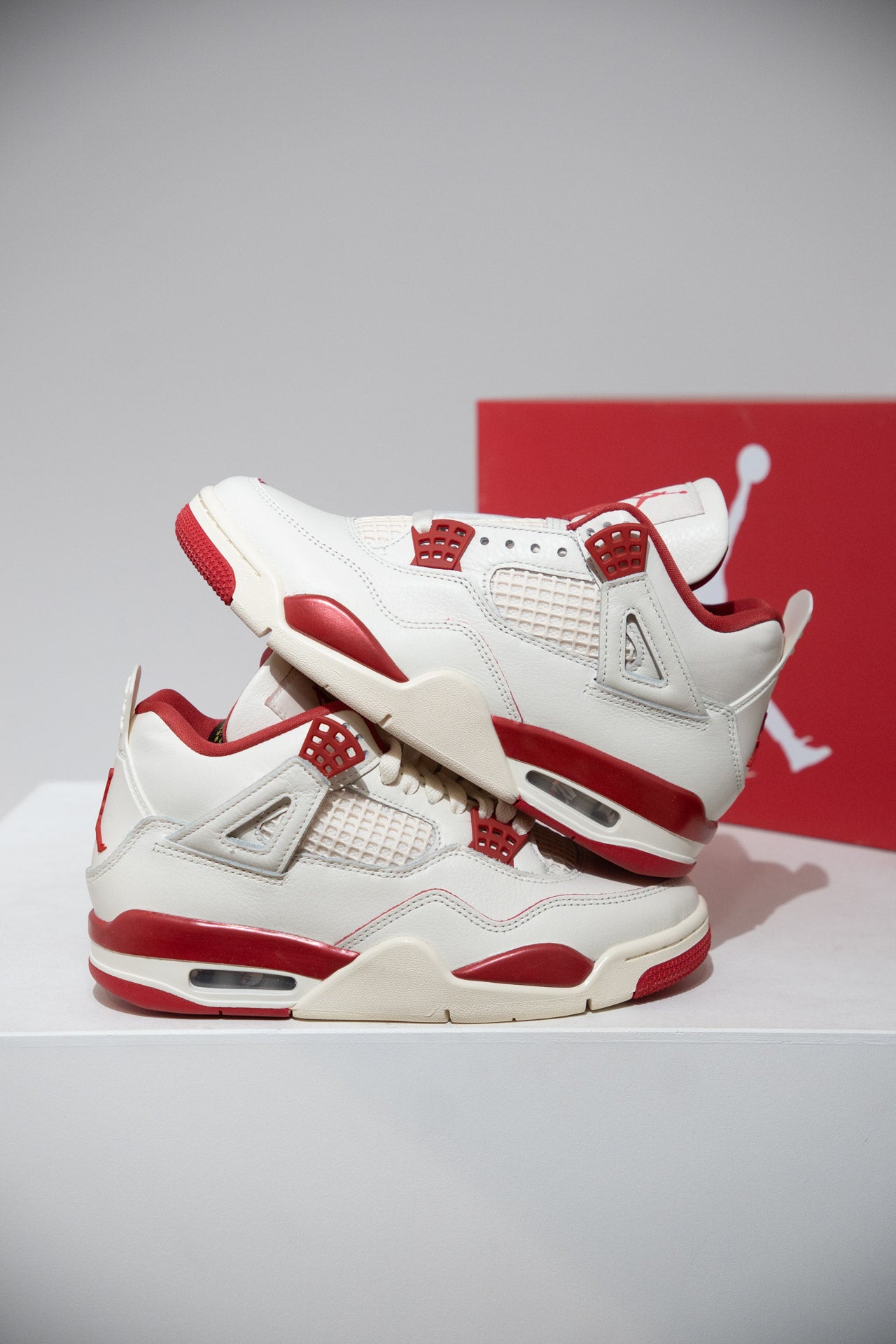 Jordan 4 Valentines Day 2026 (Taille 36,5)