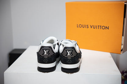 Louis Vuitton Trainer Denim Black (Taille 44 (8IT))
