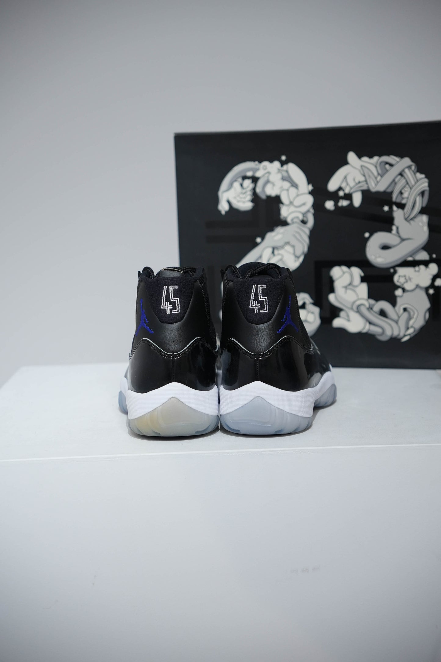 Jordan 11 Space Jam (Taille 44)