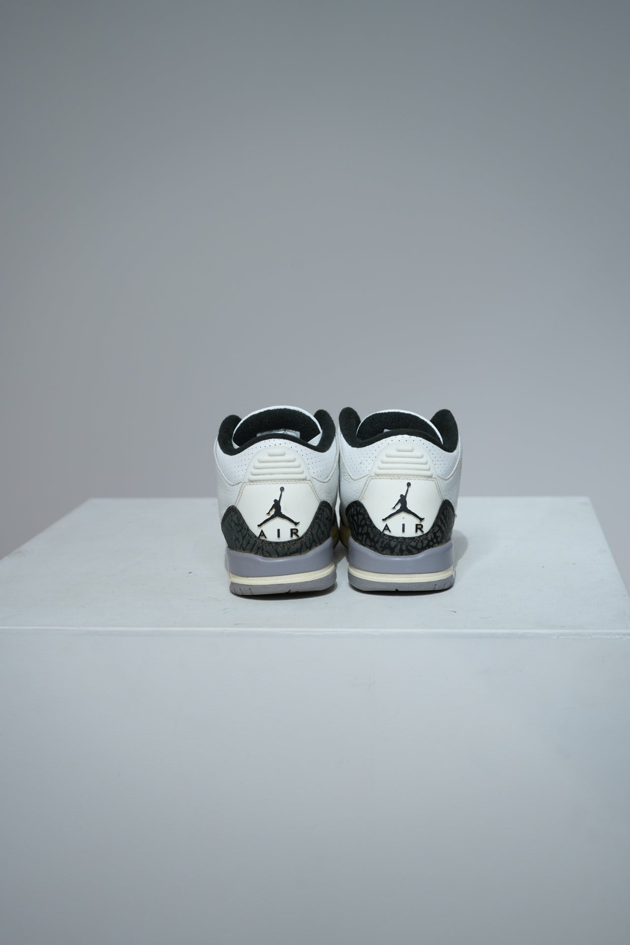 Jordan 3 White Cement GS (Taille 36)
