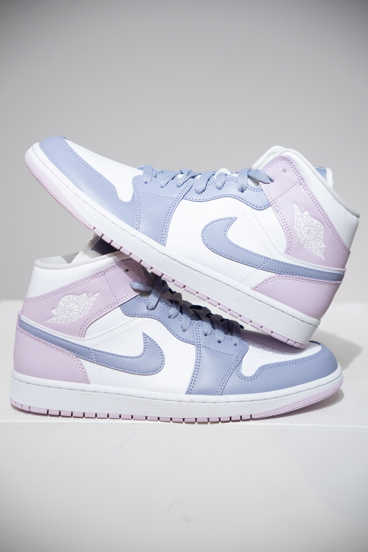 Jordan 1 Mid White Purple (Taille 44,5)