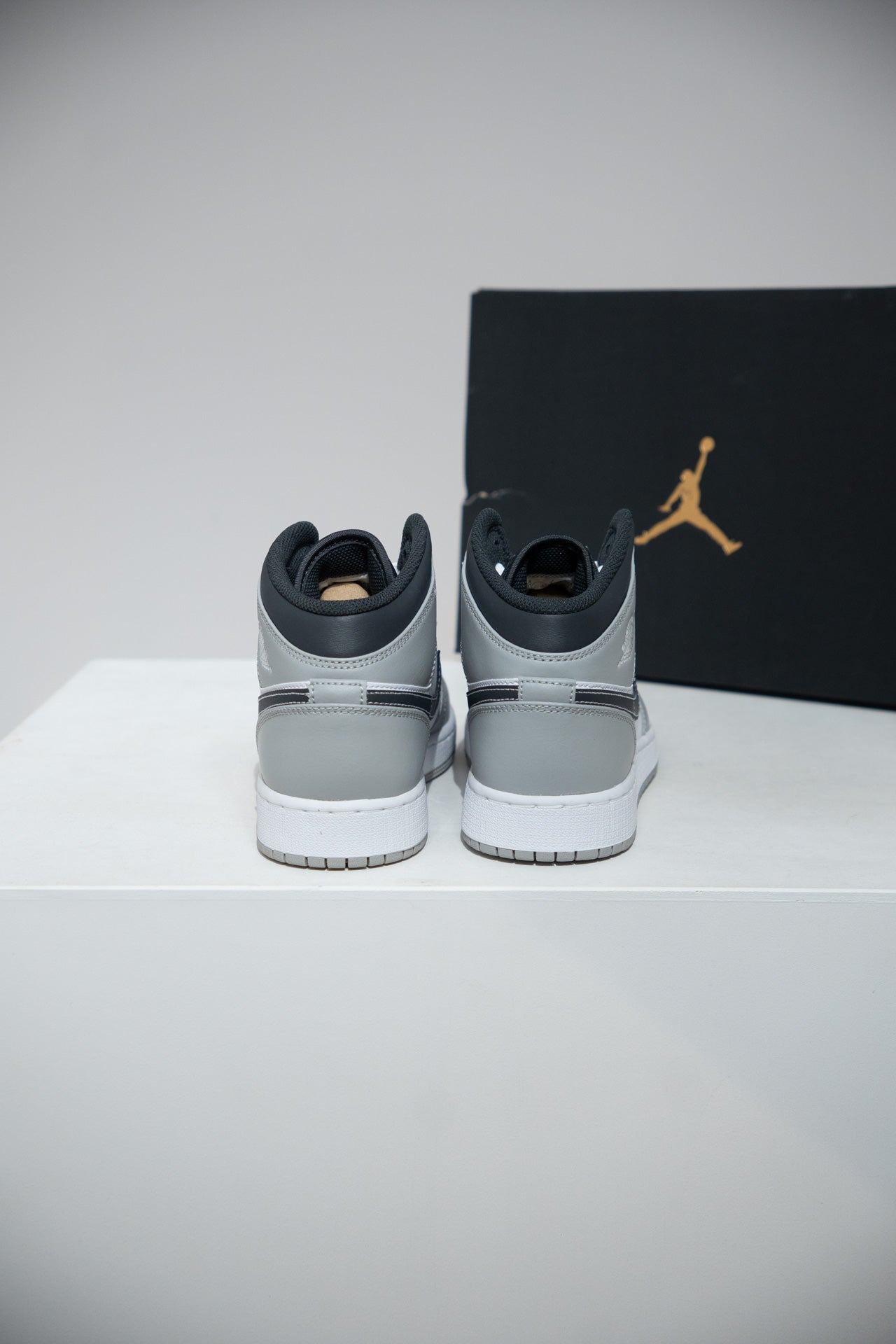 Jordan 1 Mid Anthracite GS (Taille 38)
