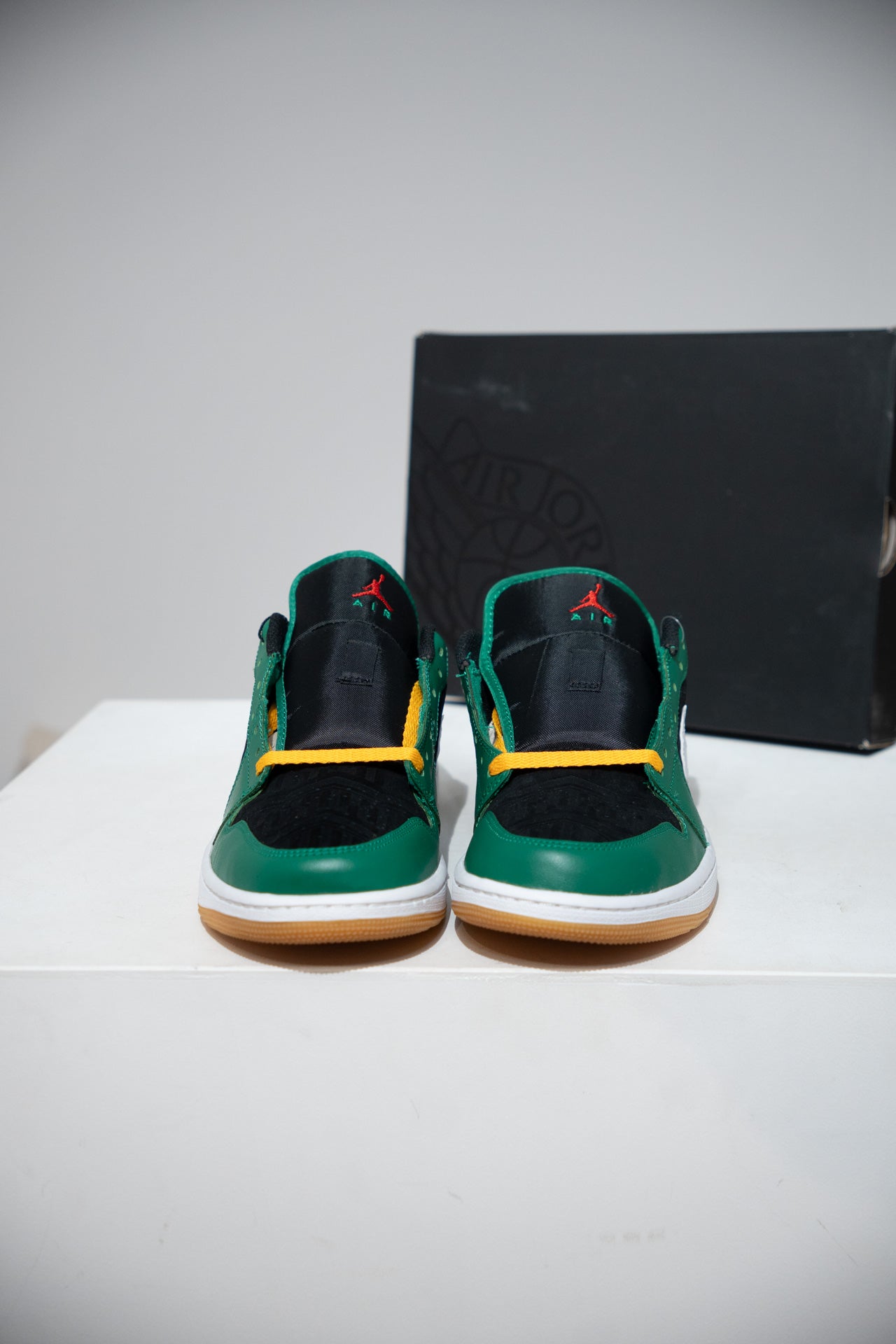 Jordan 1 Low Holiday Special (Taille 42,5)