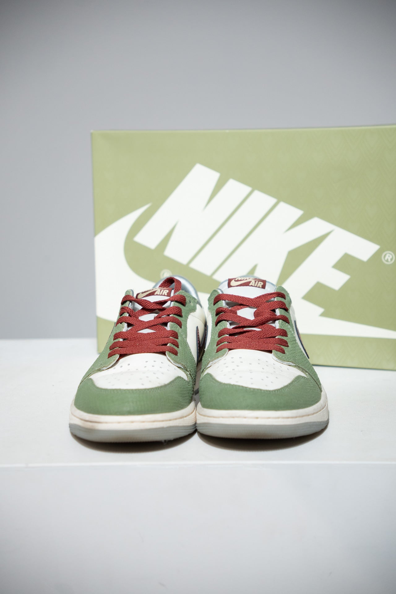 Jordan 1 Low year of The dragon (Taille 44,5)