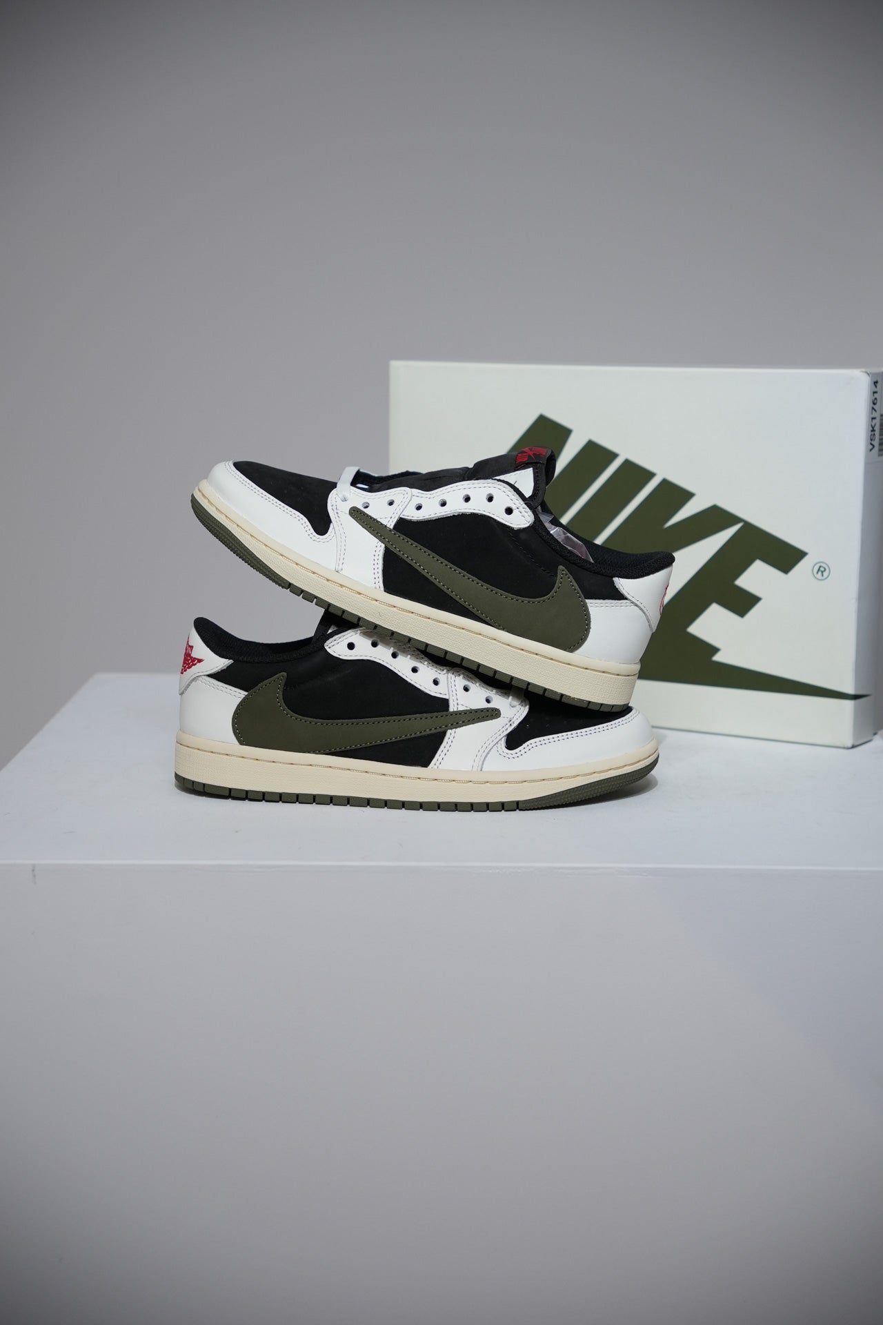 Jordan 1 Low Travis Scott Olive (Taille 44)