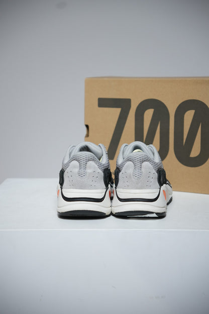 Yeezy 700 Wave Runner (Taille 41 1/3)