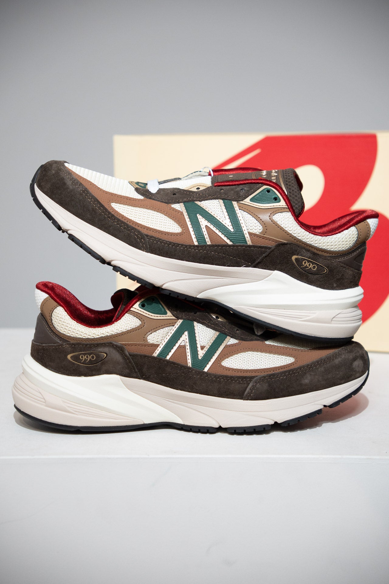 New Balance 990 V6 Paris Exclusive (Taille 44)