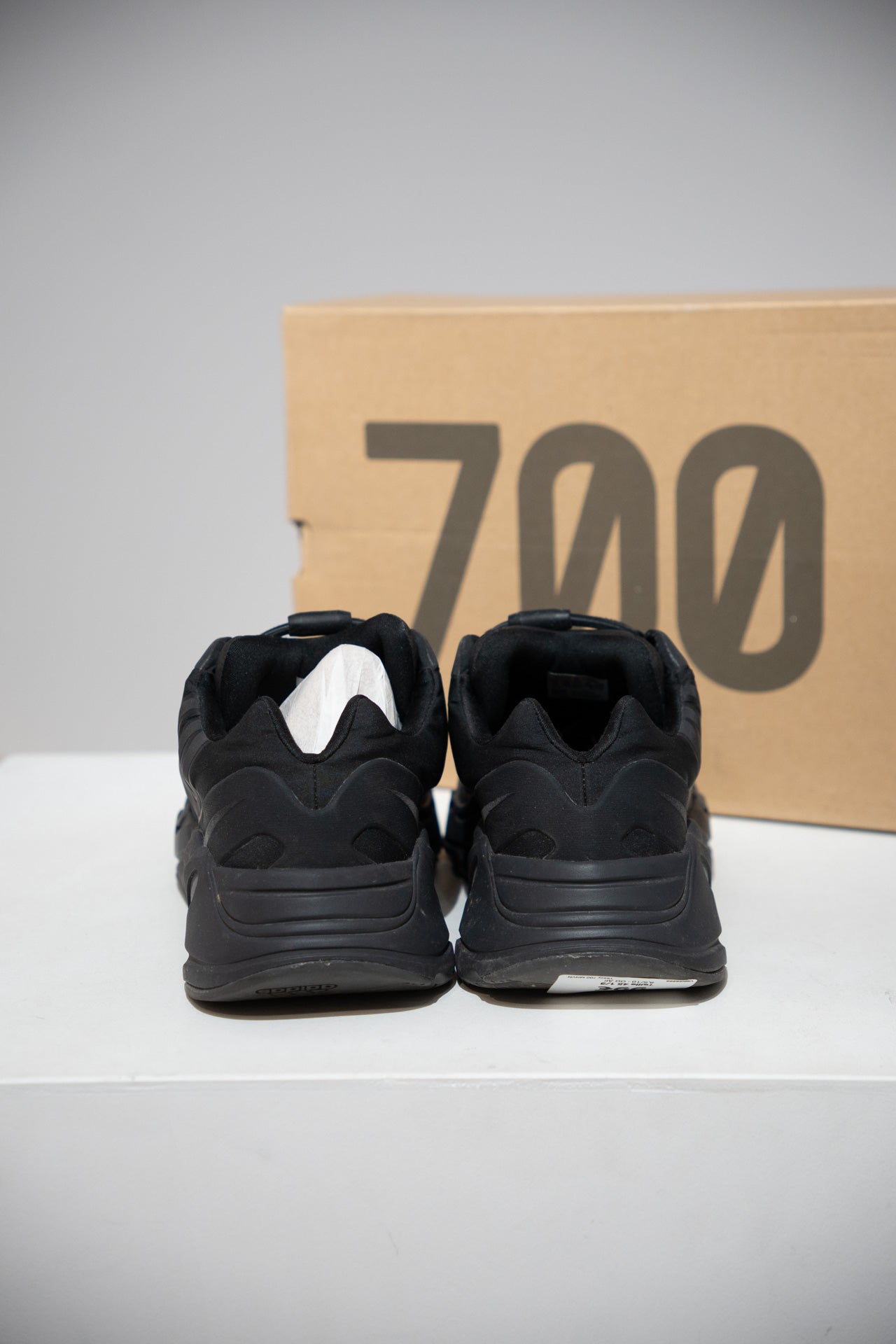 Yeezy 700 MNVN (Taille 45 1/3)
