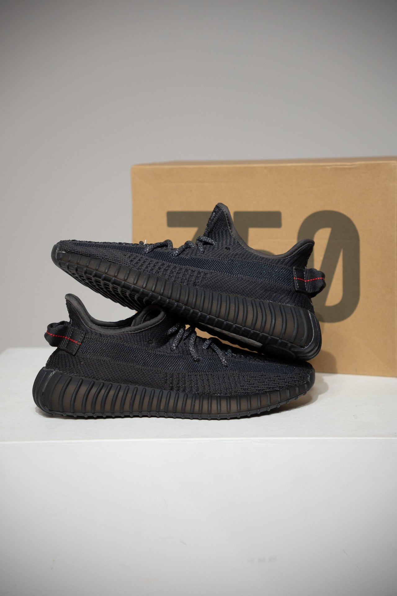 Yeezy 350 V2 Black Non Reflective (Taille 39 1/3)