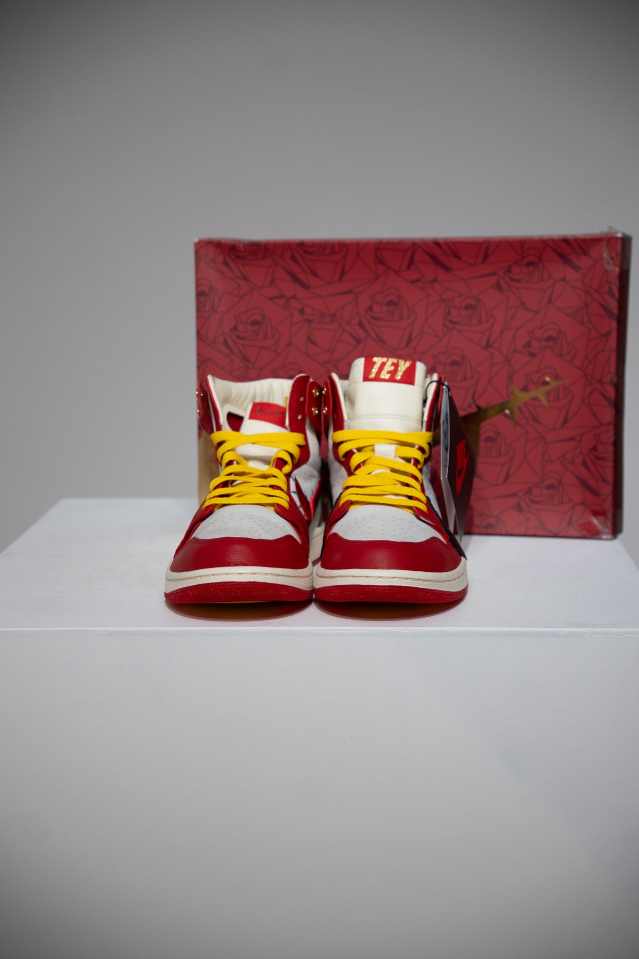 Jordan 1 High Teyana Taylor (Taille 37,5)