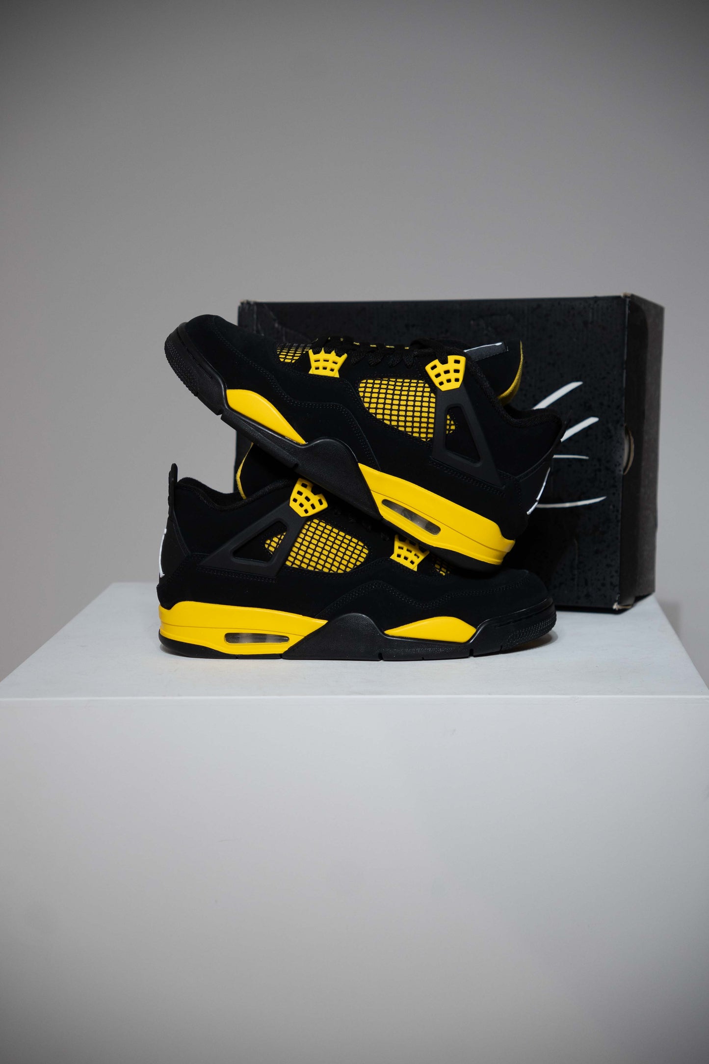 Jordan 4 Thunder (Taille 42,5)