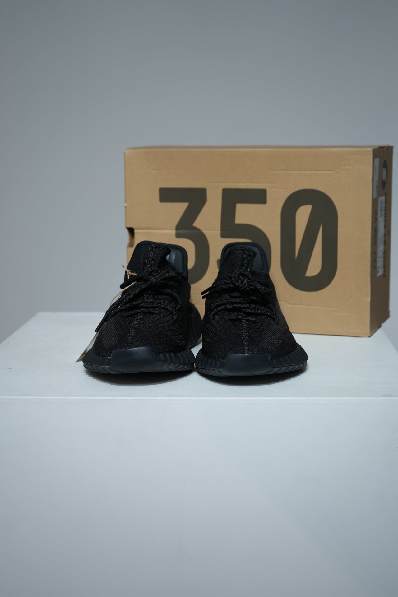 Yeezy 350 V2 Onyx (Taille 42)