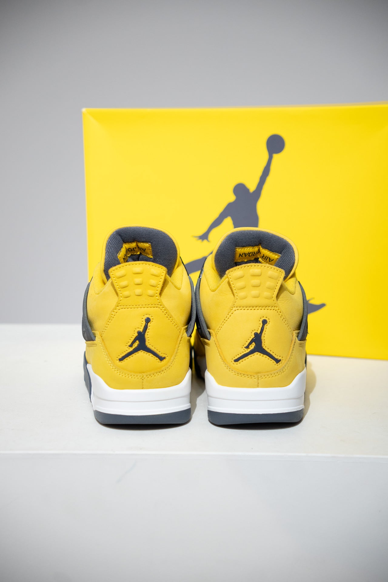 Jordan 4 Lightning (Taille 43)