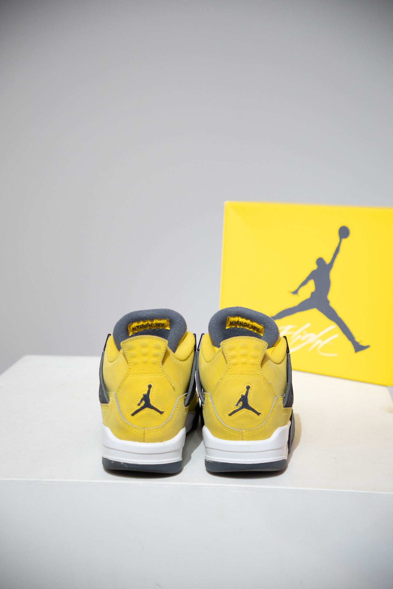 Jordan 4 Lightning GS (Taille 36,5)