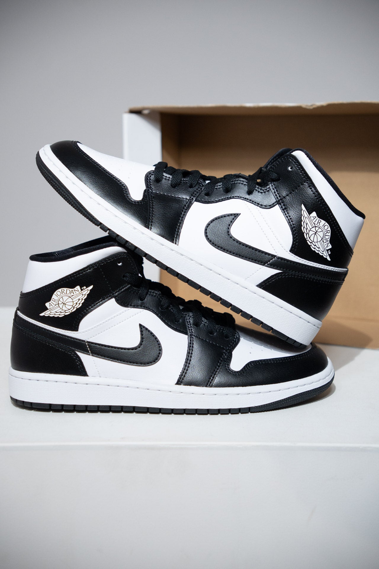 Jordan 1 Mid Black White (Taille 42,5)