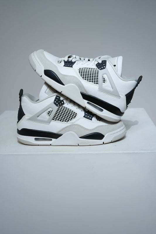 Jordan 4 Military Black (Taille 40)