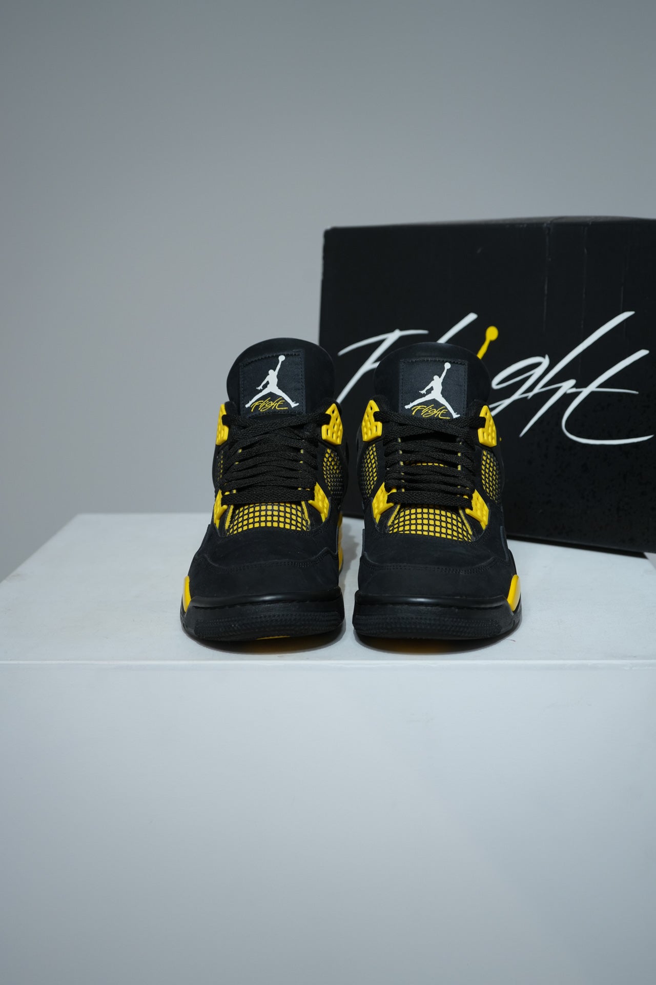 Jordan 4 Thunder (Taille 44,5)