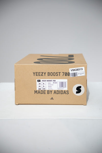 Yeezy 700 Salt (Taille 44)