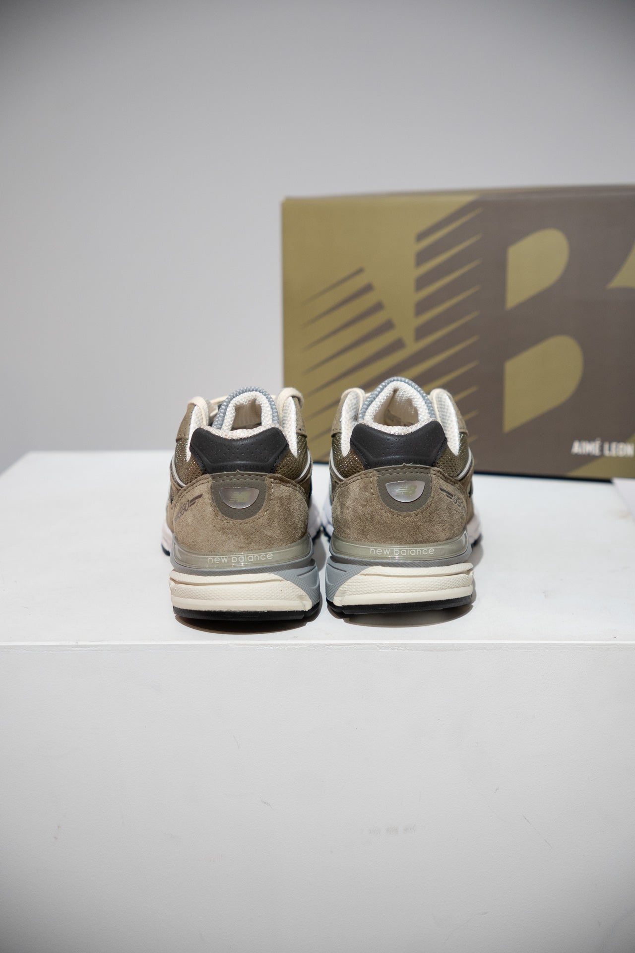 New Balance 990 V4 Aime Leon Dore (Taille 40,5)