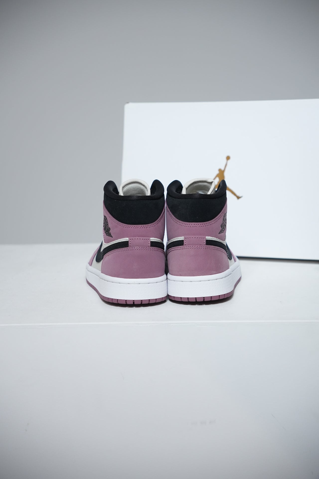 Jordan 1 Mid Mulberry (Taille 39)