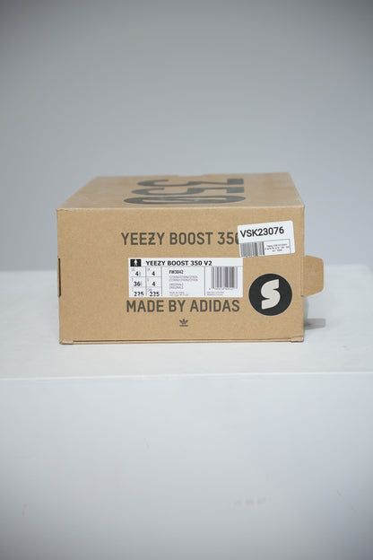 Yeezy 350 V2 Citrin (Taille 36 2/3)