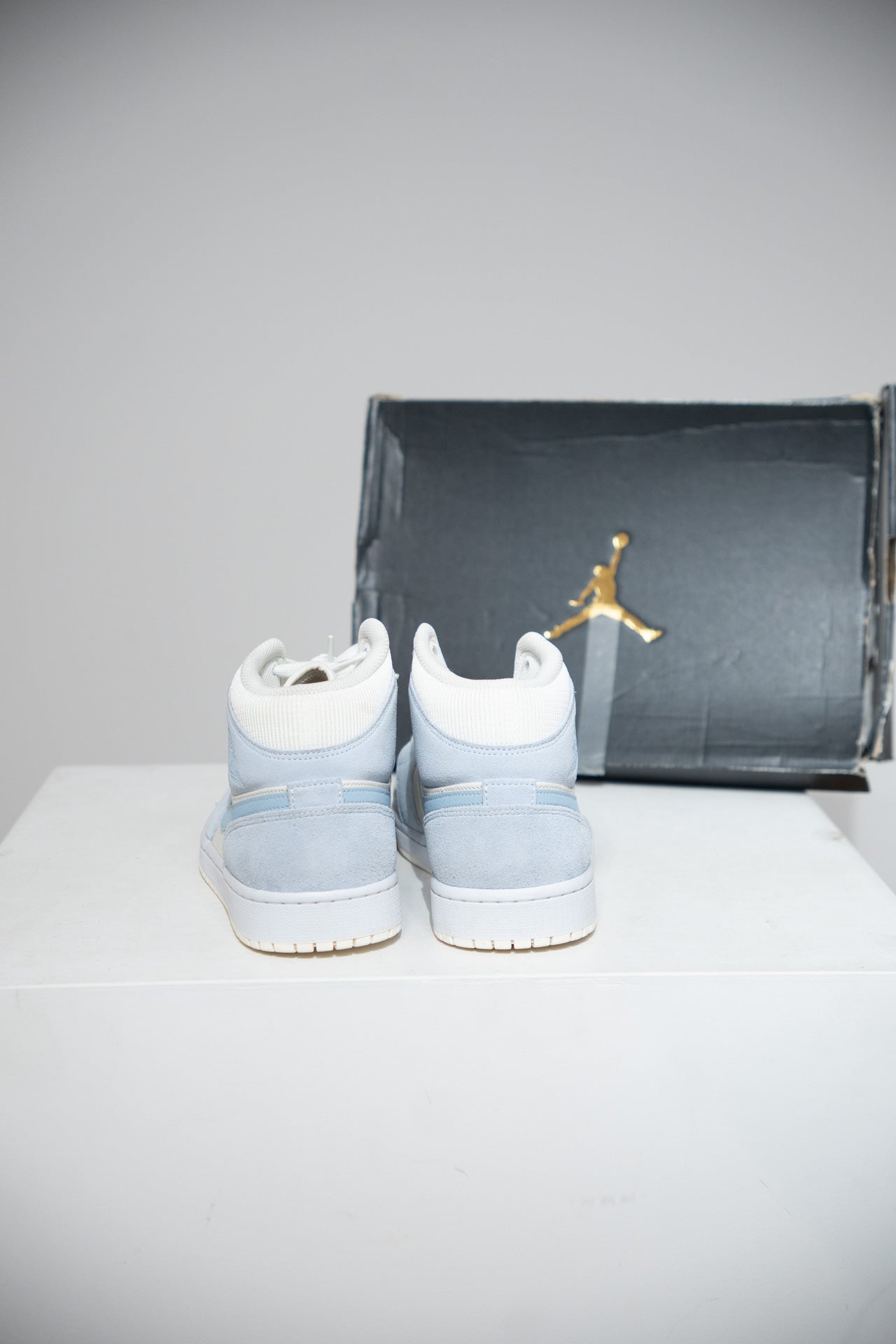 Jordan 1 Mid Celestine Blue (Taille 44,5)