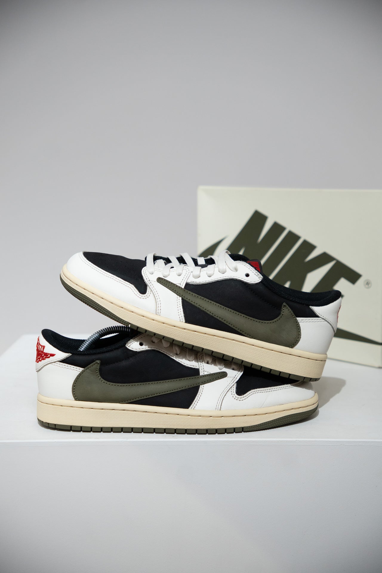 Jordan 1 Low Travis Scott Olive (Taille 40,5)