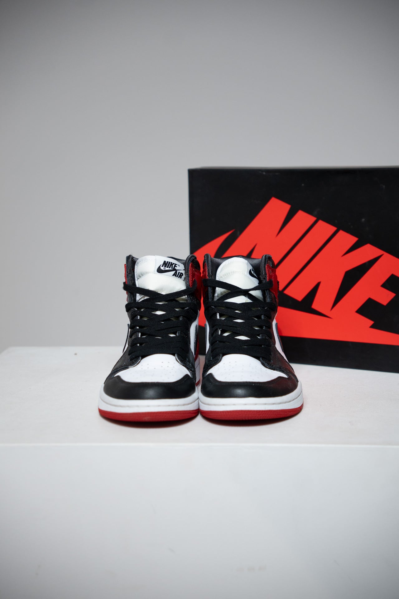 Jordan 1 High Satin Black Toe (Taille 38,5)