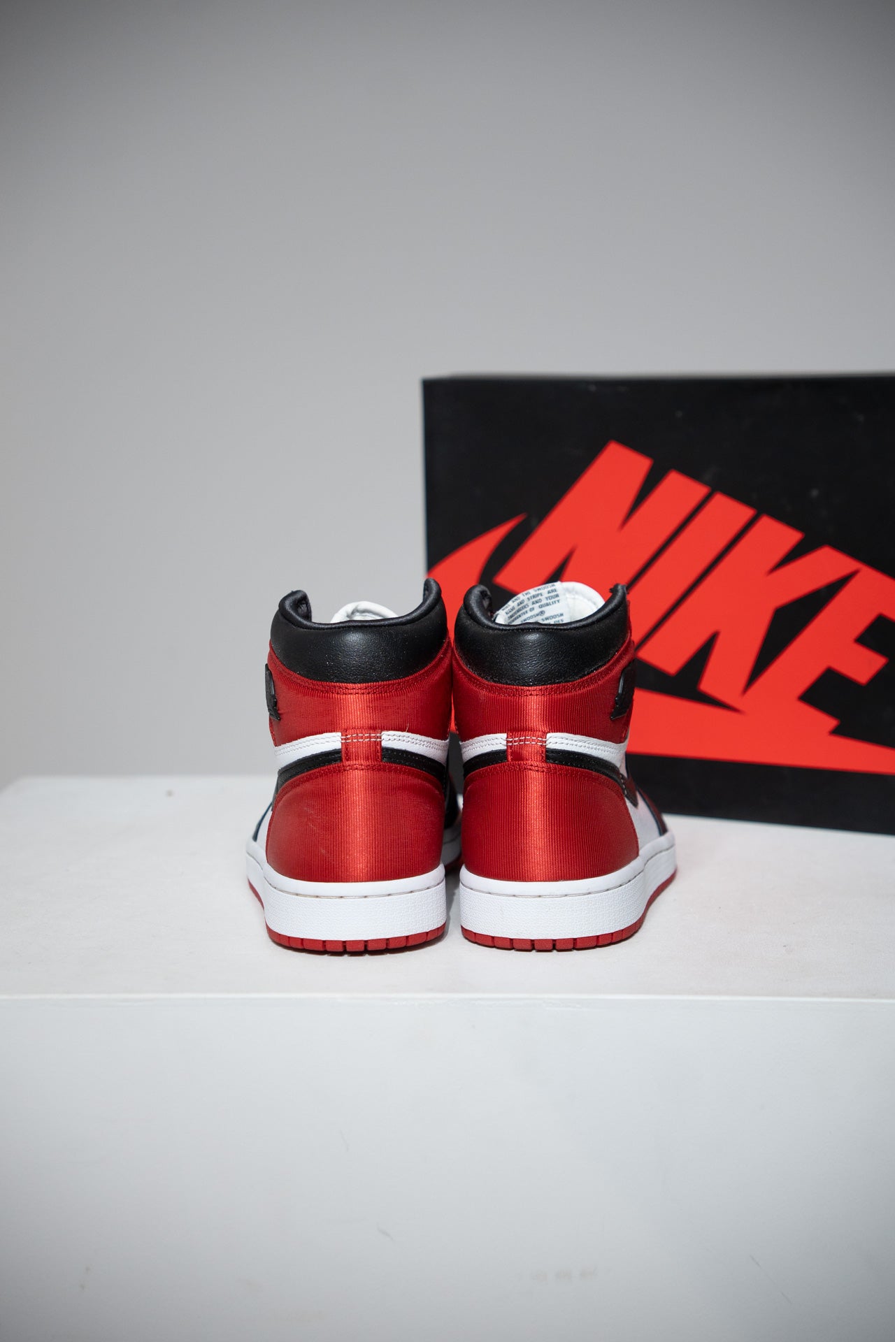 Jordan 1 High Satin Black Toe (Taille 38,5)
