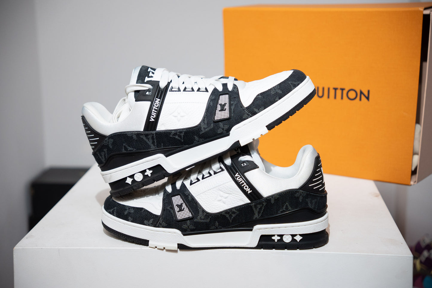 Louis Vuitton Trainer Denim Black (Taille 44 (8IT))