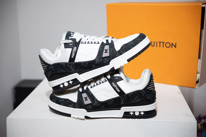 Louis Vuitton Trainer Denim Black (Taille 44 (8IT))