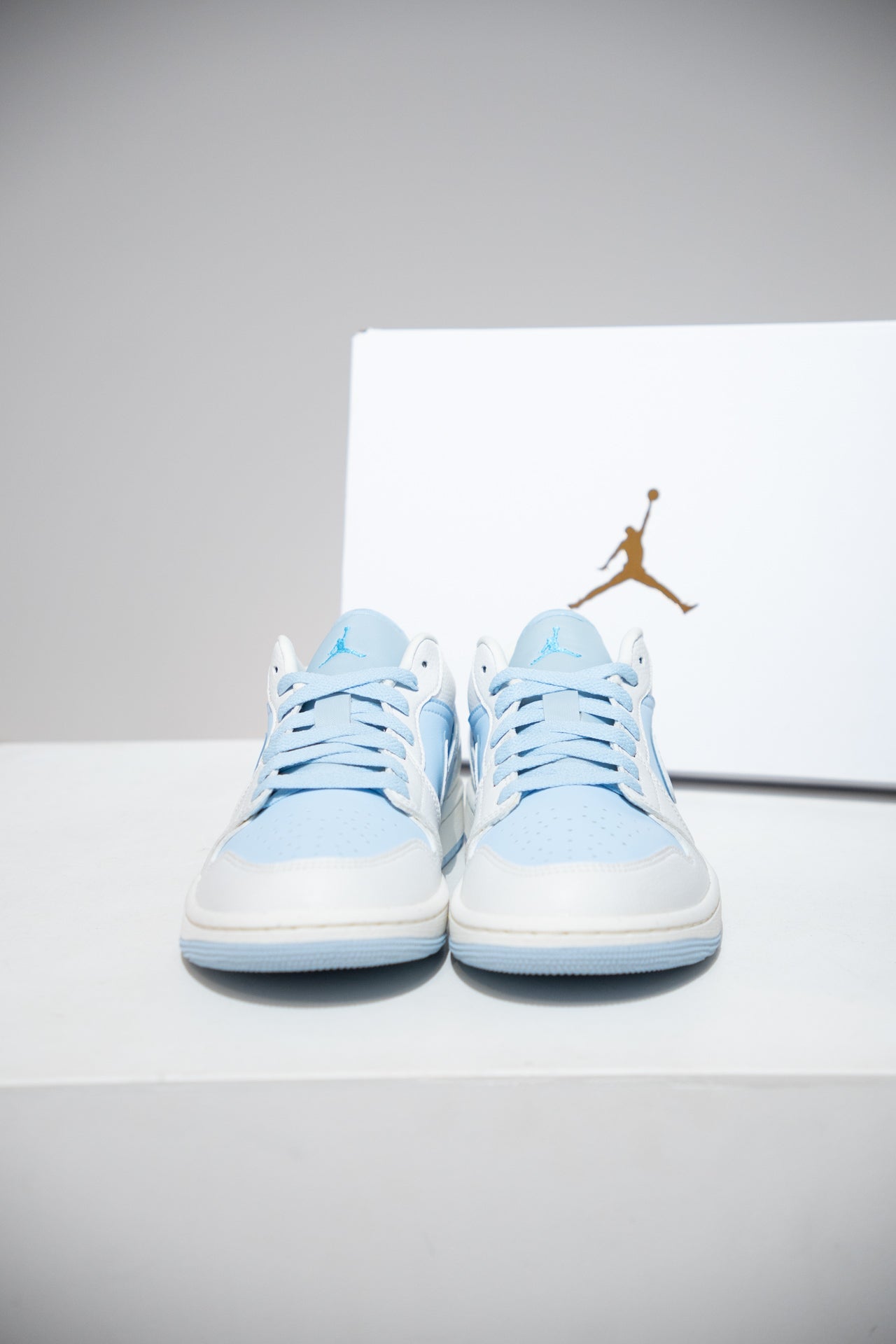 Jordan 1 Low Ice (Taille 40,5)