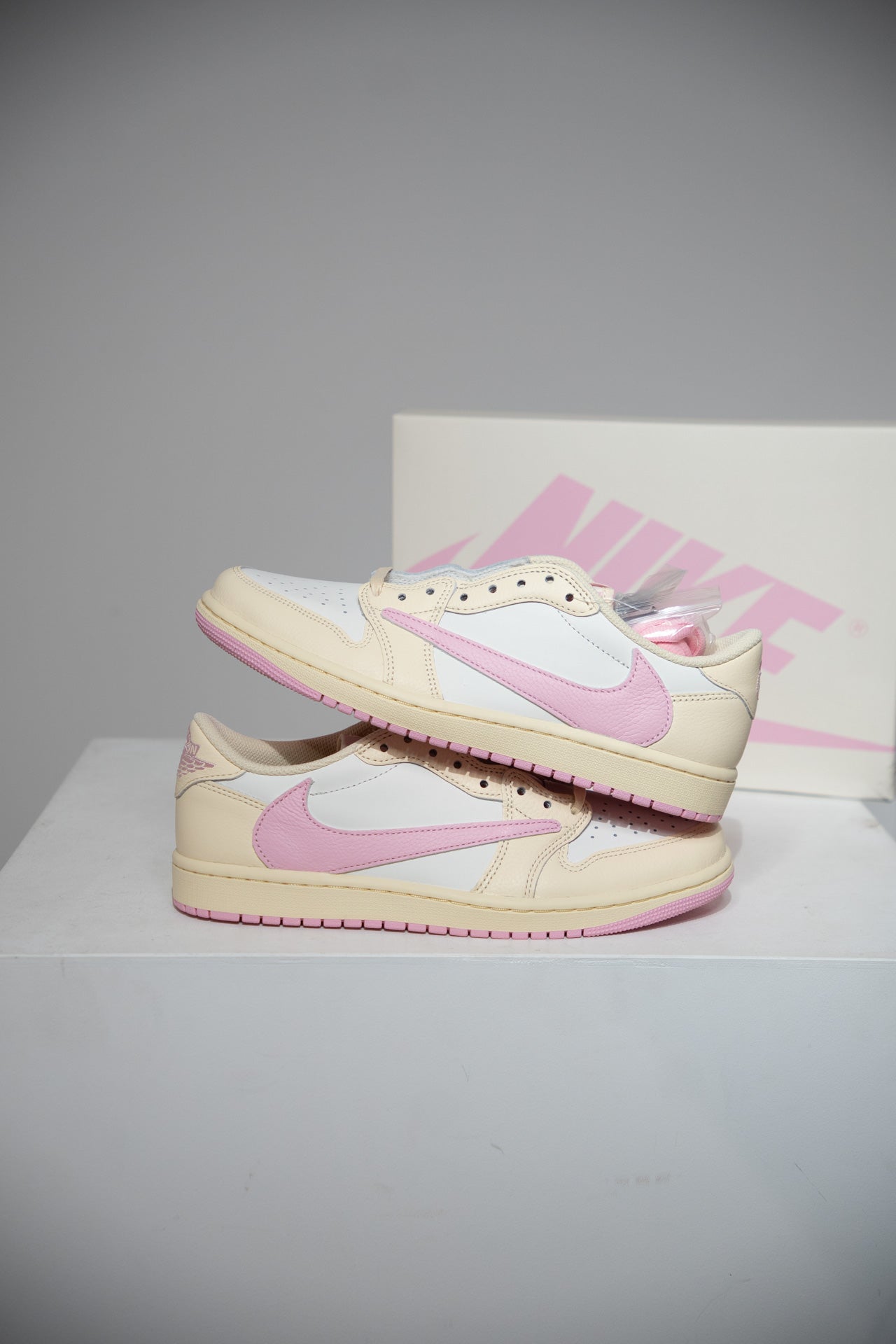 Jordan 1 Low Travis Scott Shy Pink (Taille 44)