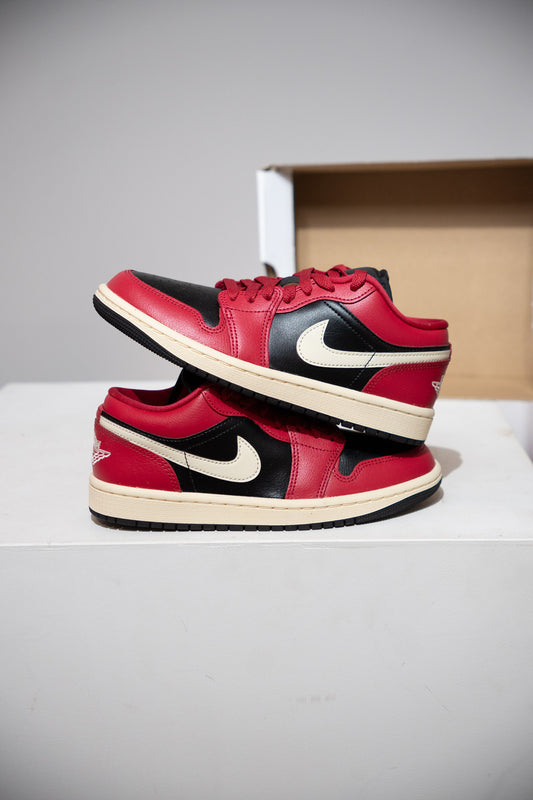 Jordan 1 Low Mystic Hibiscus (Taille 36)