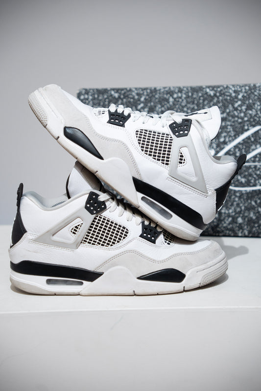 Jordan 4 Military Black (Taille 41)