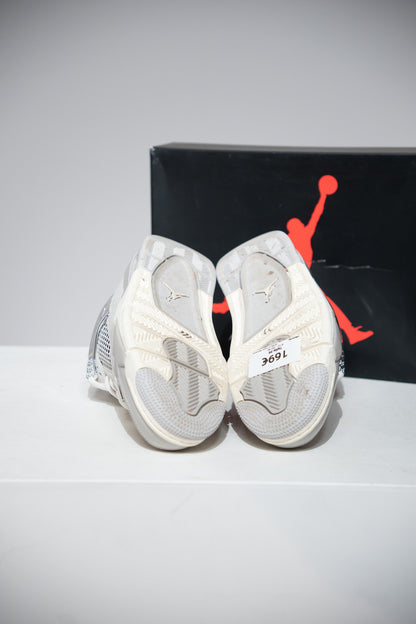 Jordan 4 Frozen Moments (Taille 39)