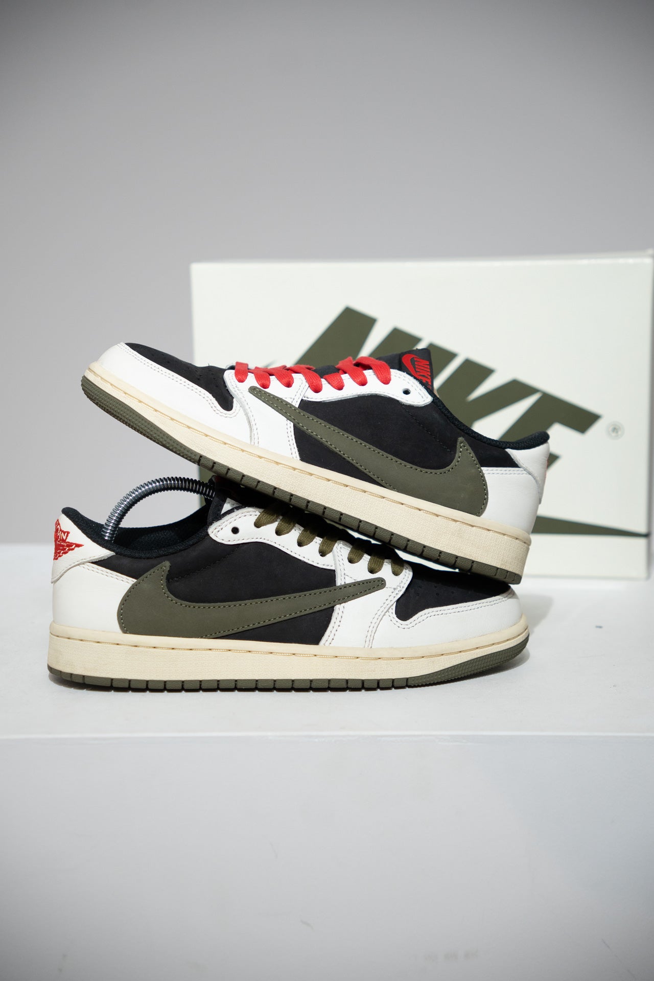 Jordan 1 Low Travis Scott Olive (Taille 38,5)