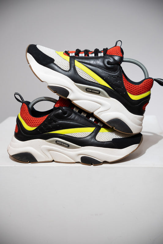 B22 Black Yellow Red (Taille 42)