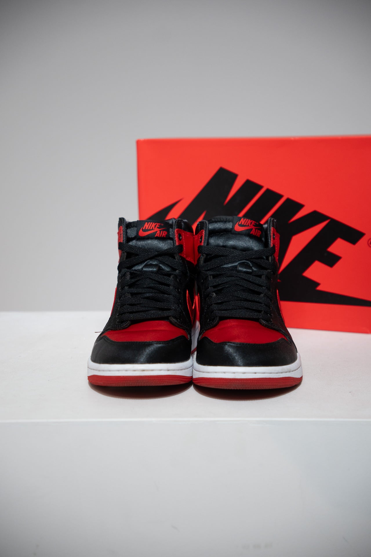 Jordan 1 High Satin Bred (Taille 41)