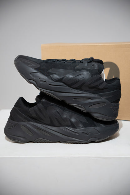 Yeezy 700 MNVN (Taille 45 1/3)