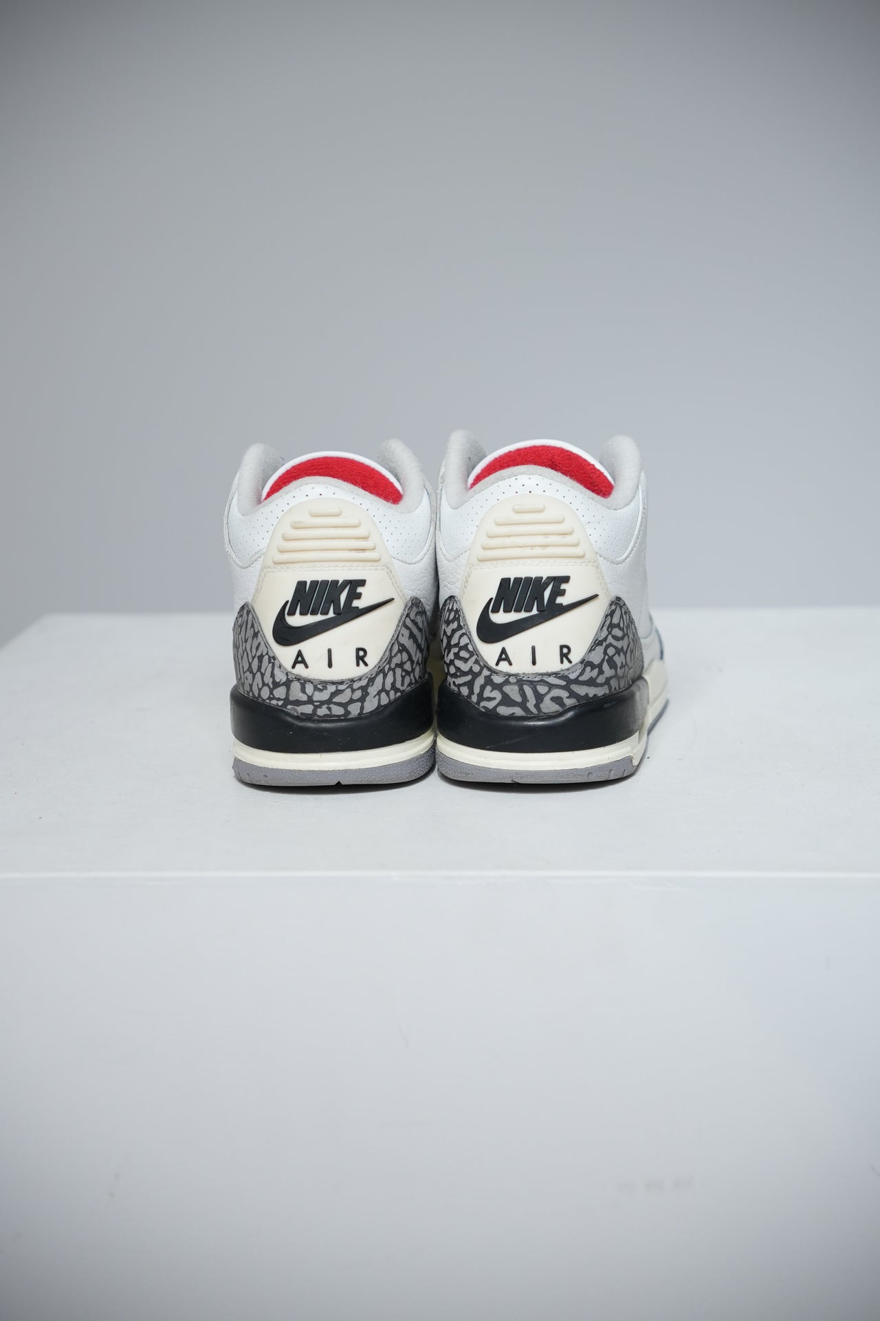 Jordan 3 White Cement Reimagined GS (Taille 37,5)