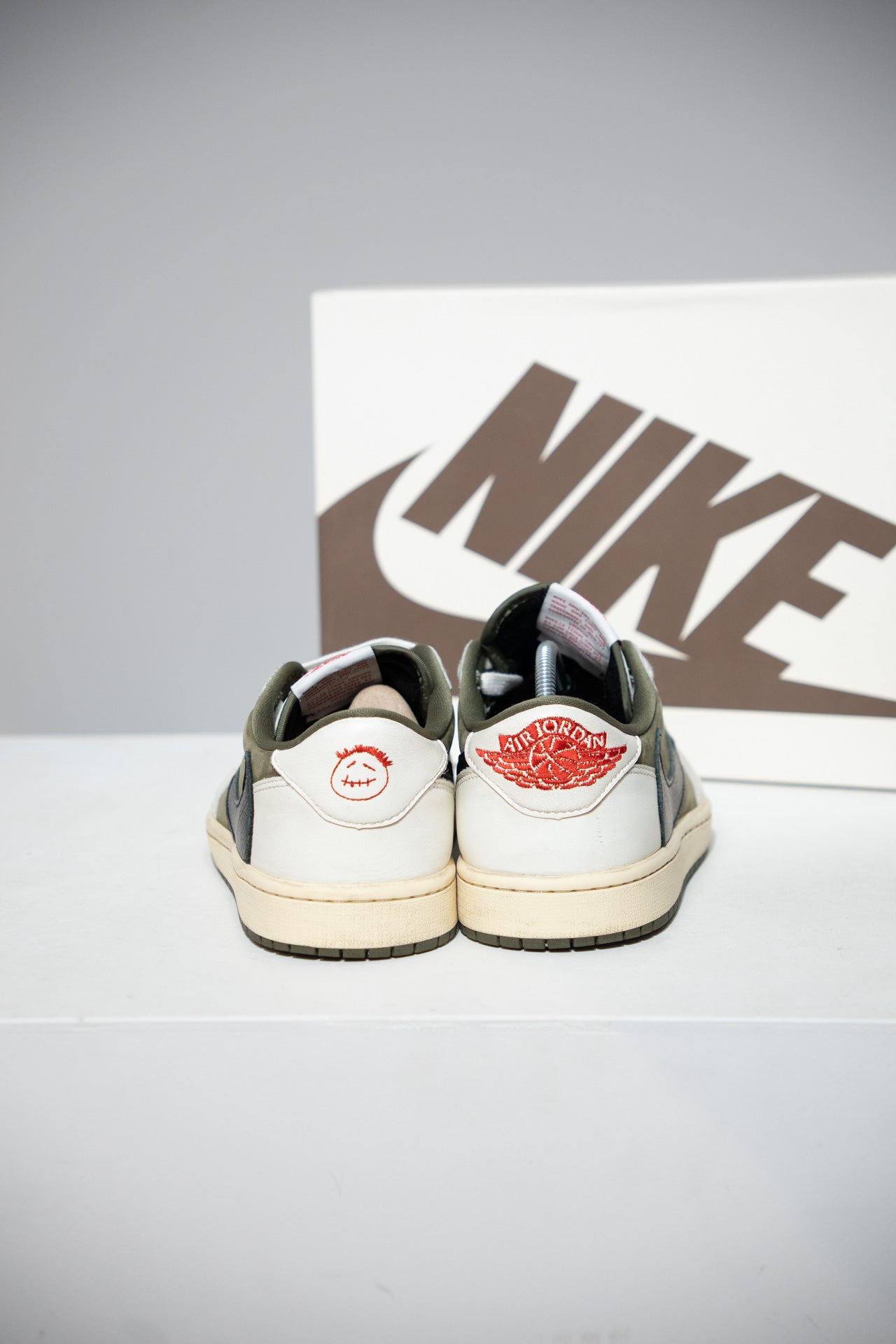 Jordan 1 Low Travis Scott Medium Olive (Taille 41)