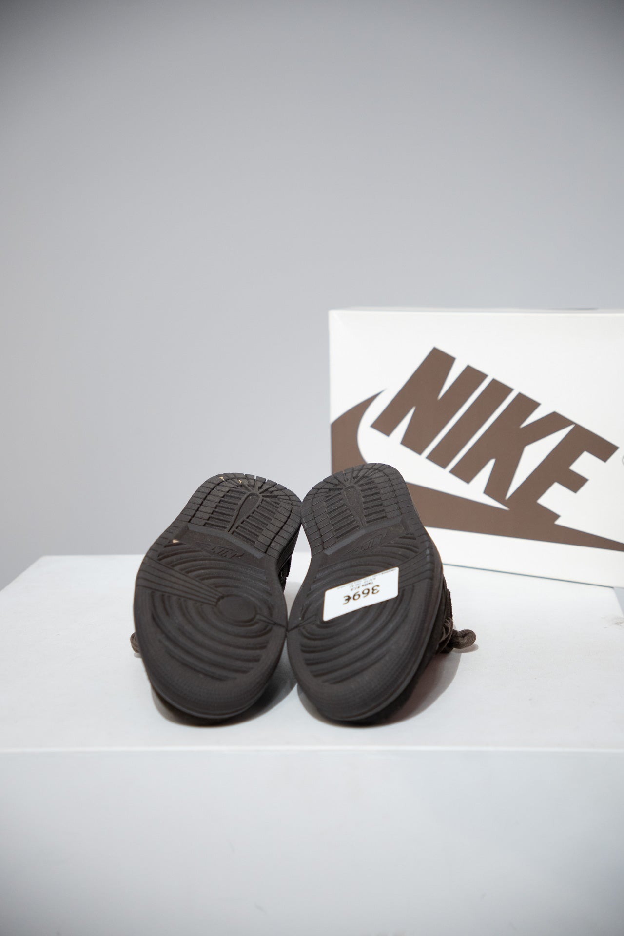 Jordan 1 Low Travis Scott Velvet Brown (Taille 37,5)