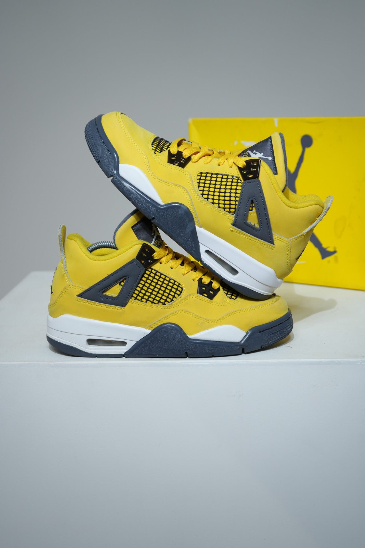 Jordan 4 Lightning GS (Taille 38,5)