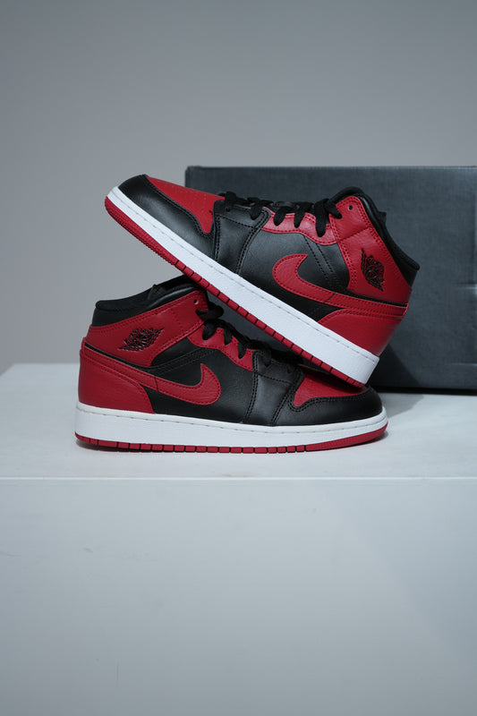 Jordan 1 Mid Banned GS (Taille 38,5)