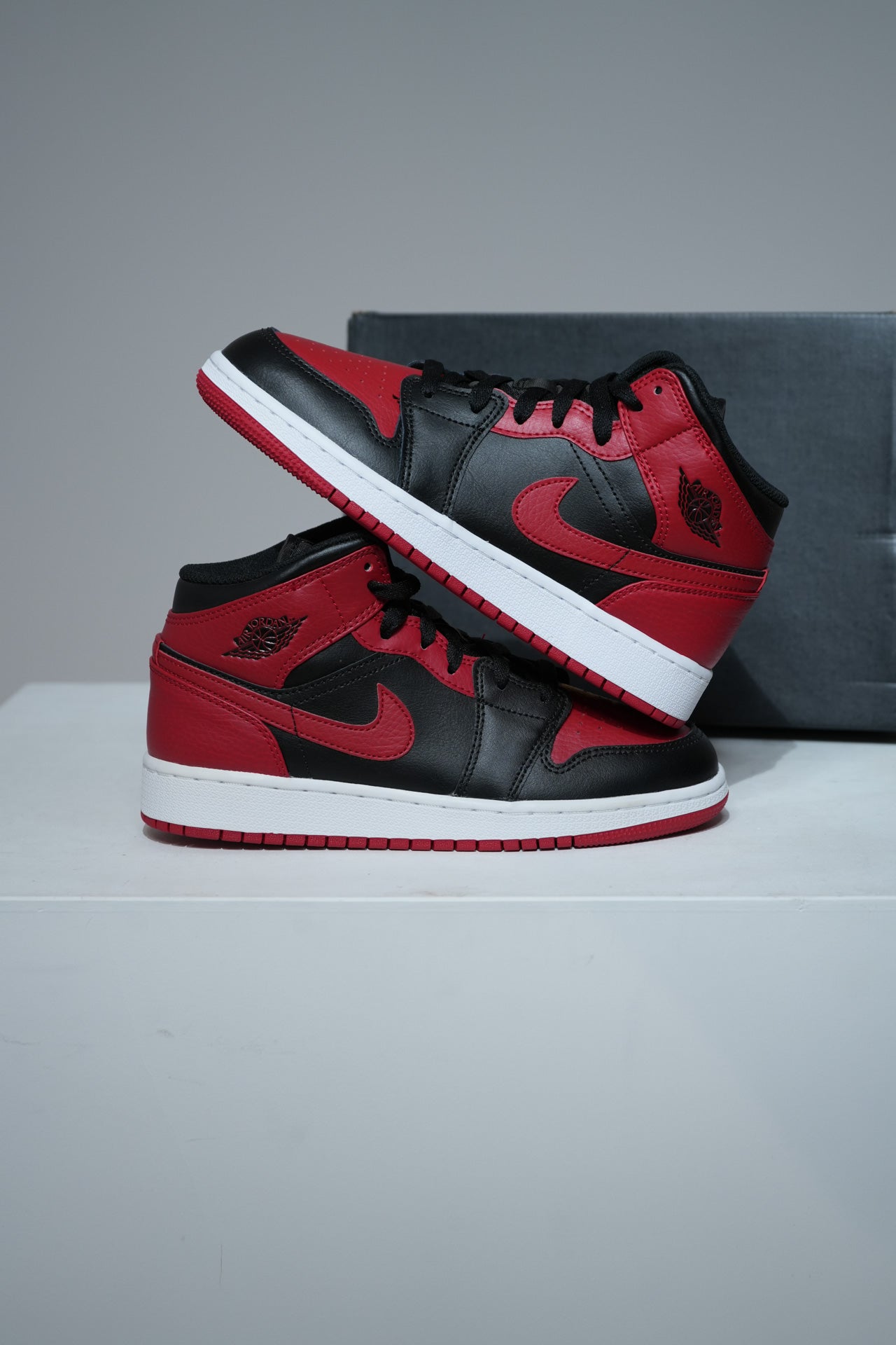 Jordan 1 Mid Banned GS (Taille 38)
