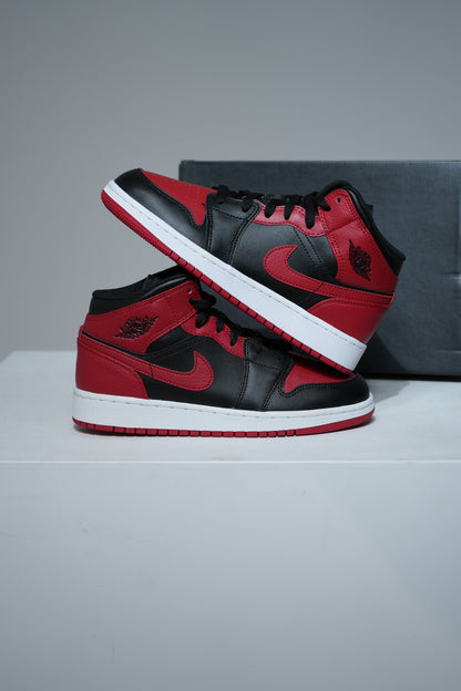 Jordan 1 Mid Banned GS (Taille 38)