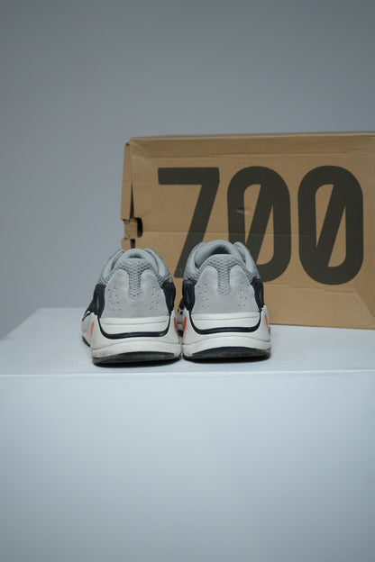 Yeeyz 700 Wave Runner (Taille 45 1/3)